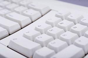 一括コンフィグ管理ツールでコスト削減を